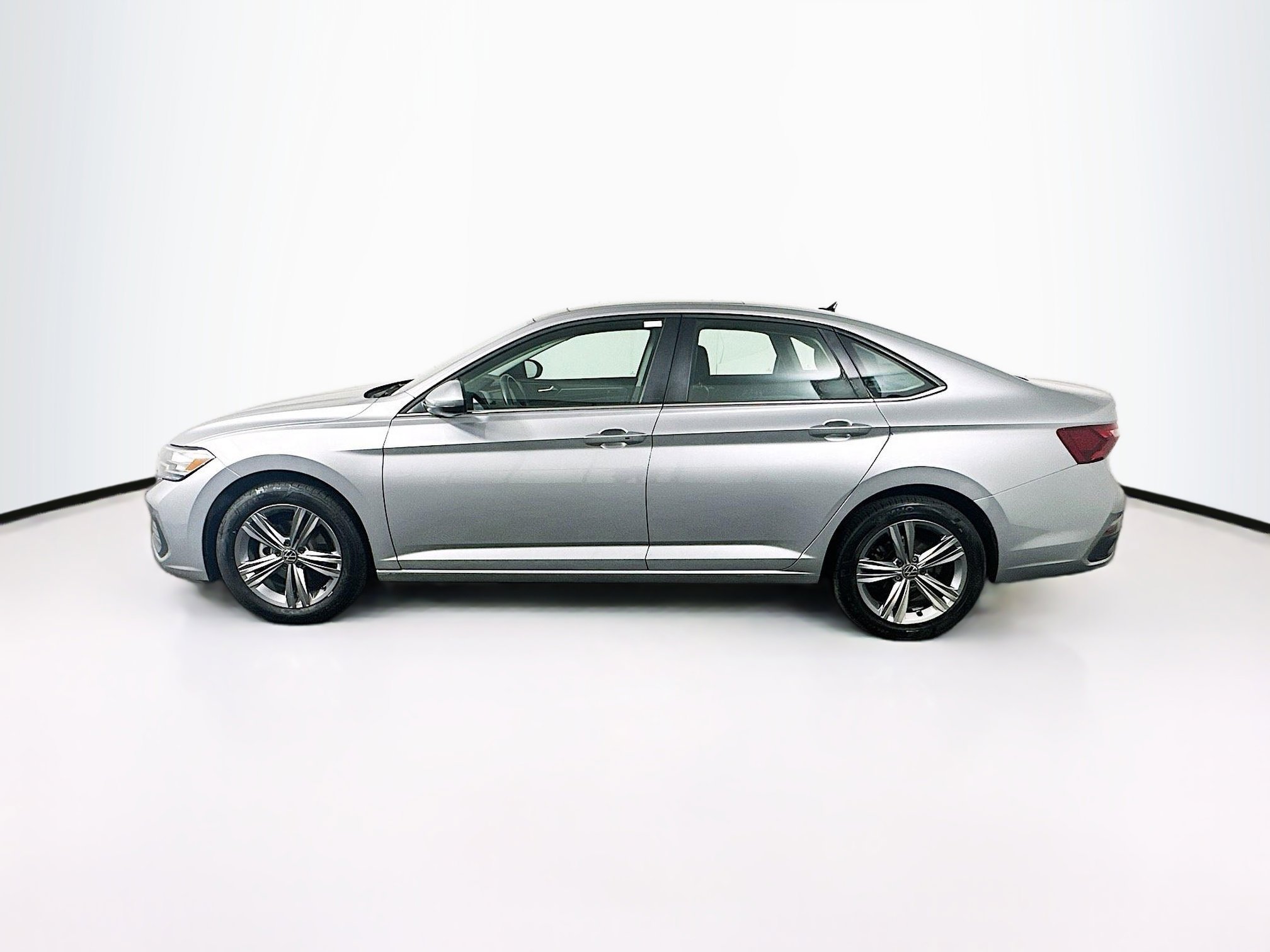 Used 2024 Volkswagen Jetta SE image 4