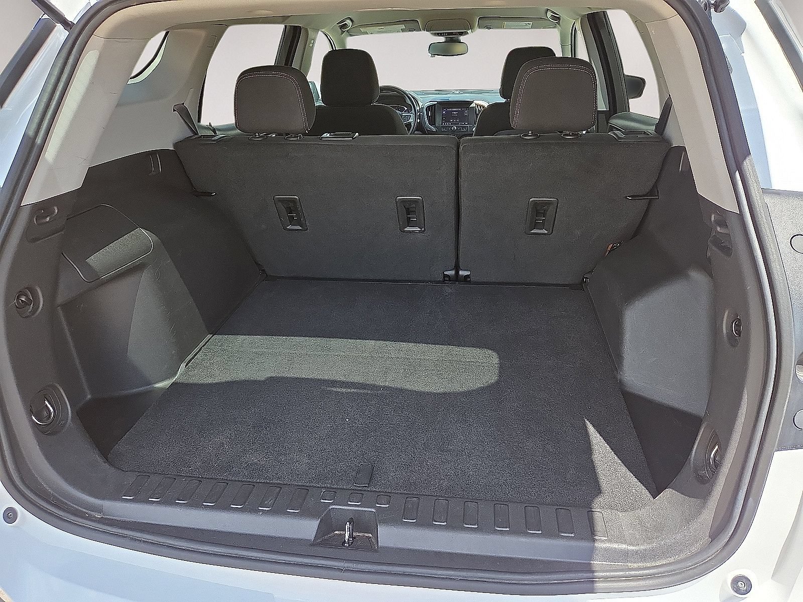 Used 2024 GMC Terrain SLE FWD image 16
