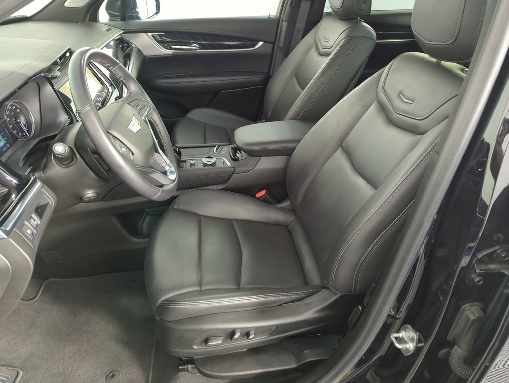 Certified 2025 Cadillac XT6 Premium Luxury AWD/4WD image 11