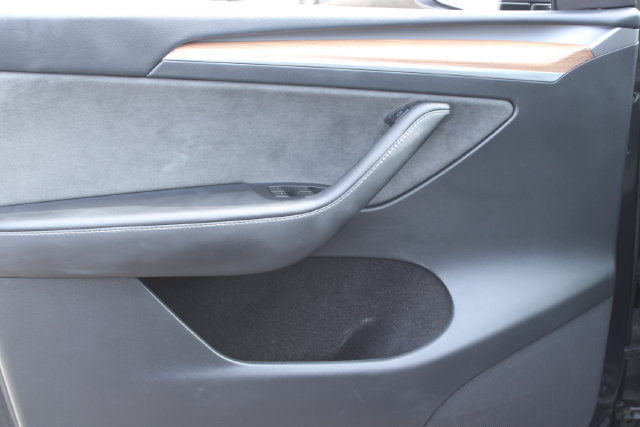 Used 2024 Tesla Model Y Long Range RWD image 8