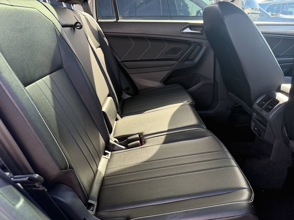 Used 2023 Volkswagen Tiguan SE w/ Panoramic Sunroof Package AWD/4WD image 22