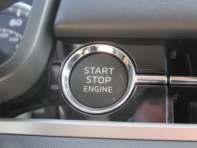 New 2025 Mitsubishi Outlander SE image 18