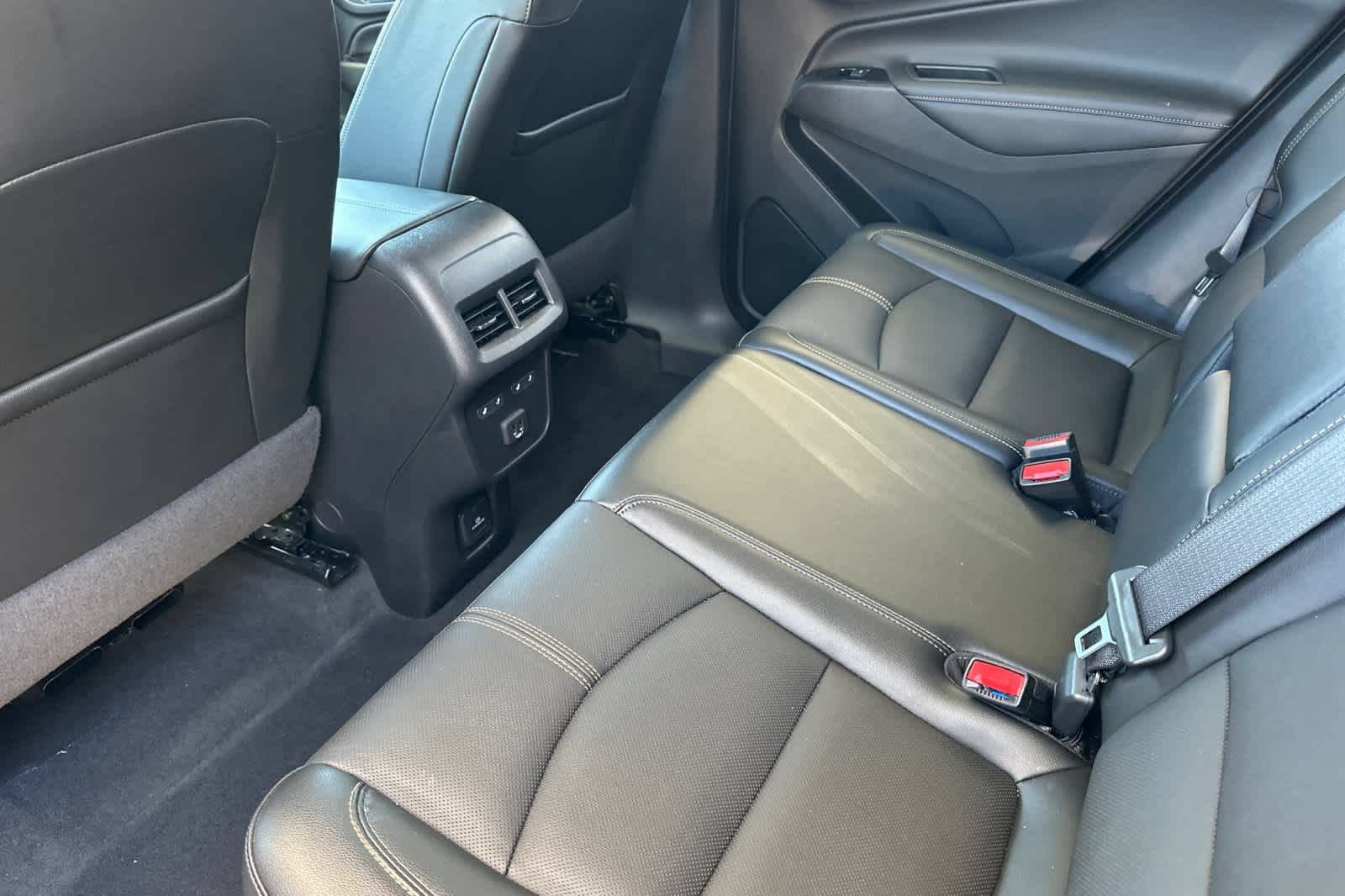 Used 2023 Chevrolet Equinox Premier AWD/4WD image 4
