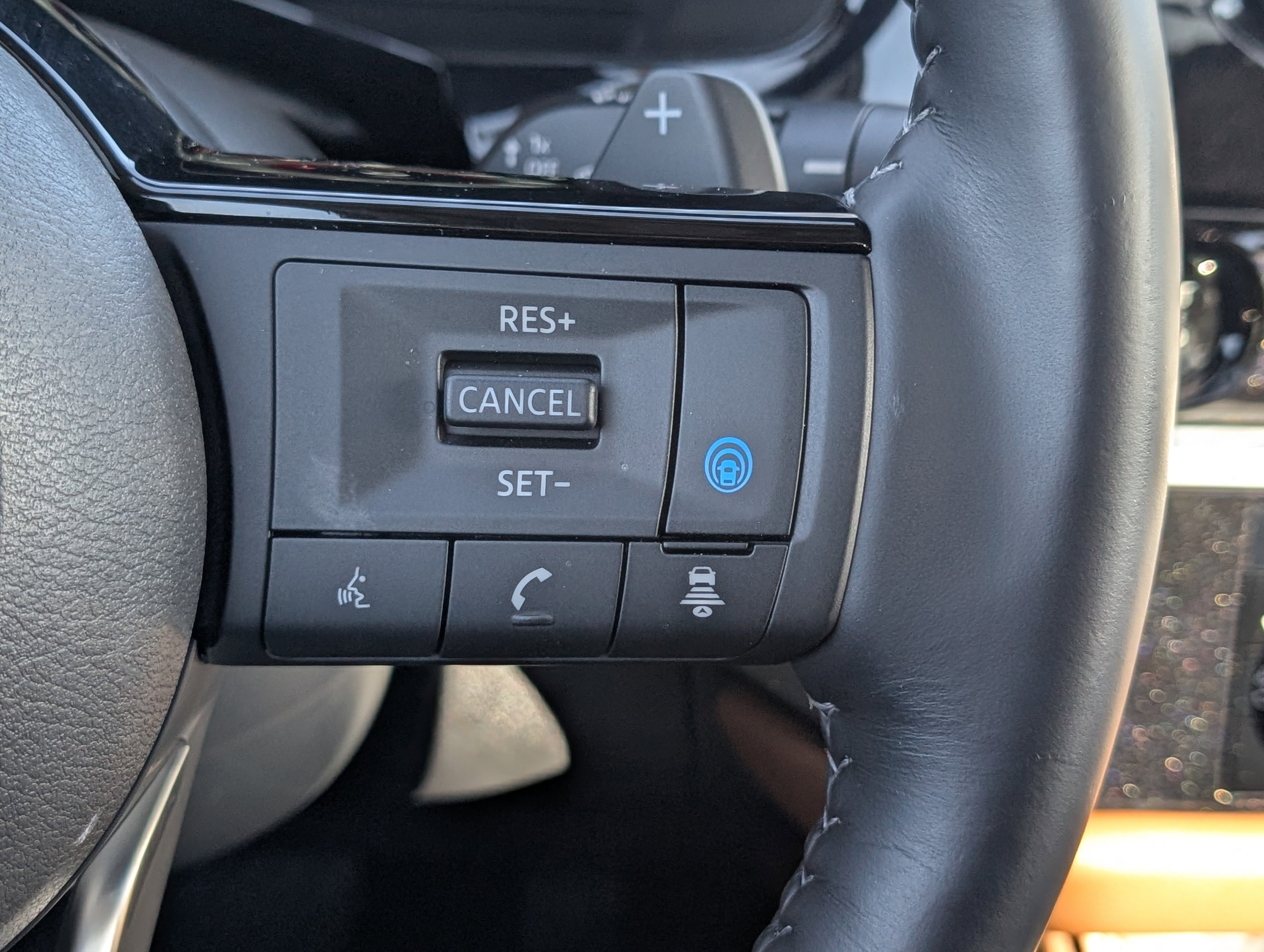 Used 2025 Nissan Pathfinder Platinum image 28