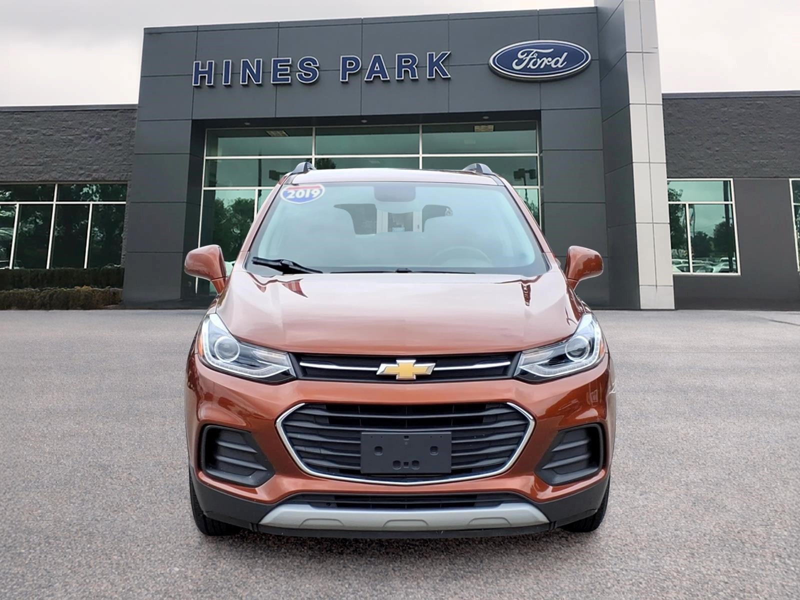 Used 2019 Chevrolet Trax LT w/ LT Convenience Package FWD image 2