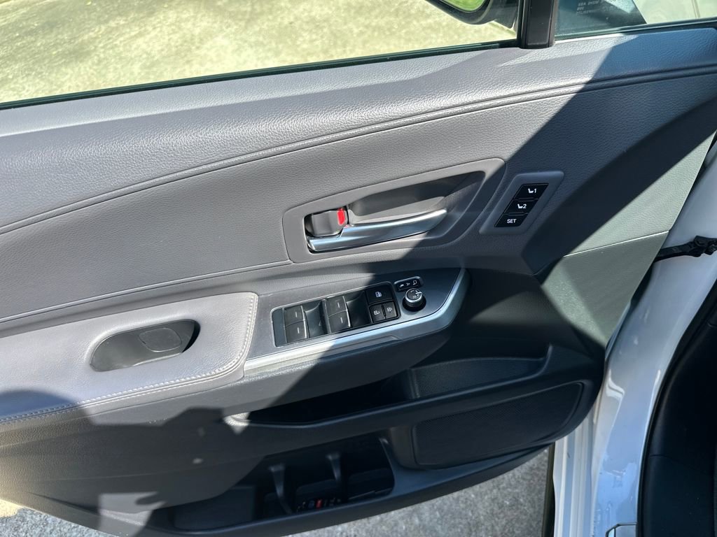 Used 2023 Toyota Sienna XSE image 12