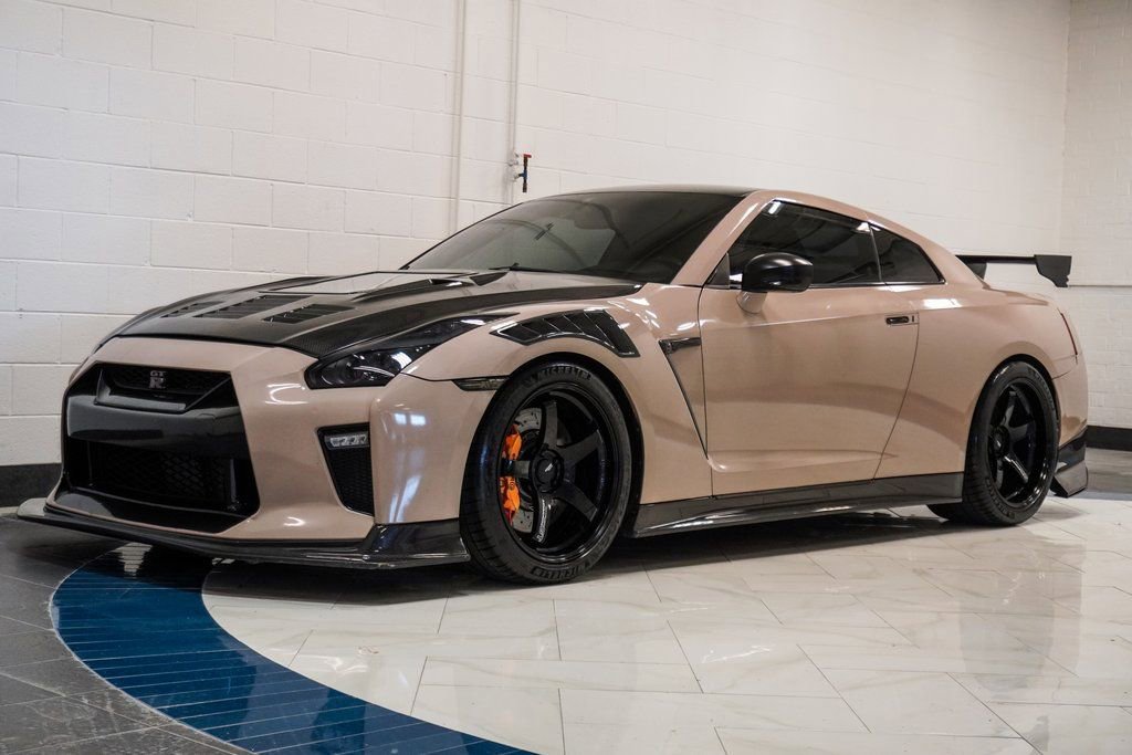 Used 2017 Nissan GT-R Premium AWD/4WD image 4