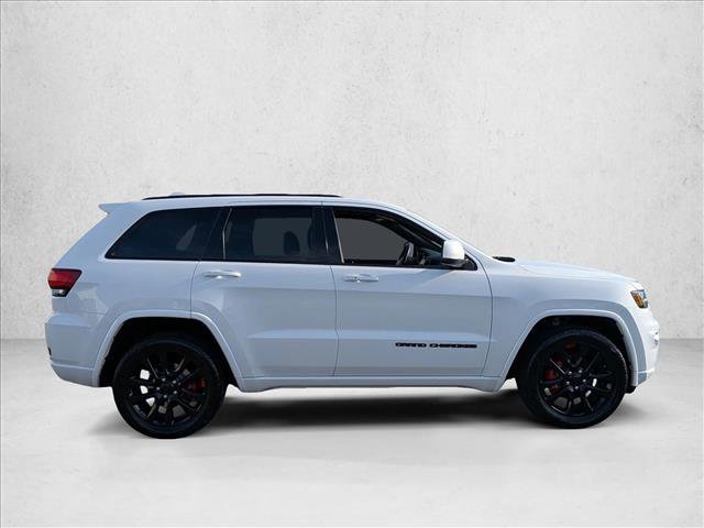 Used 2019 Jeep Grand Cherokee Altitude image 4