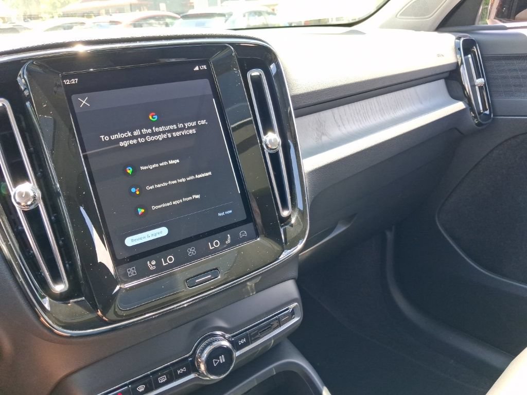 Certified 2026 Volvo XC40 B5 Plus AWD/4WD image 20