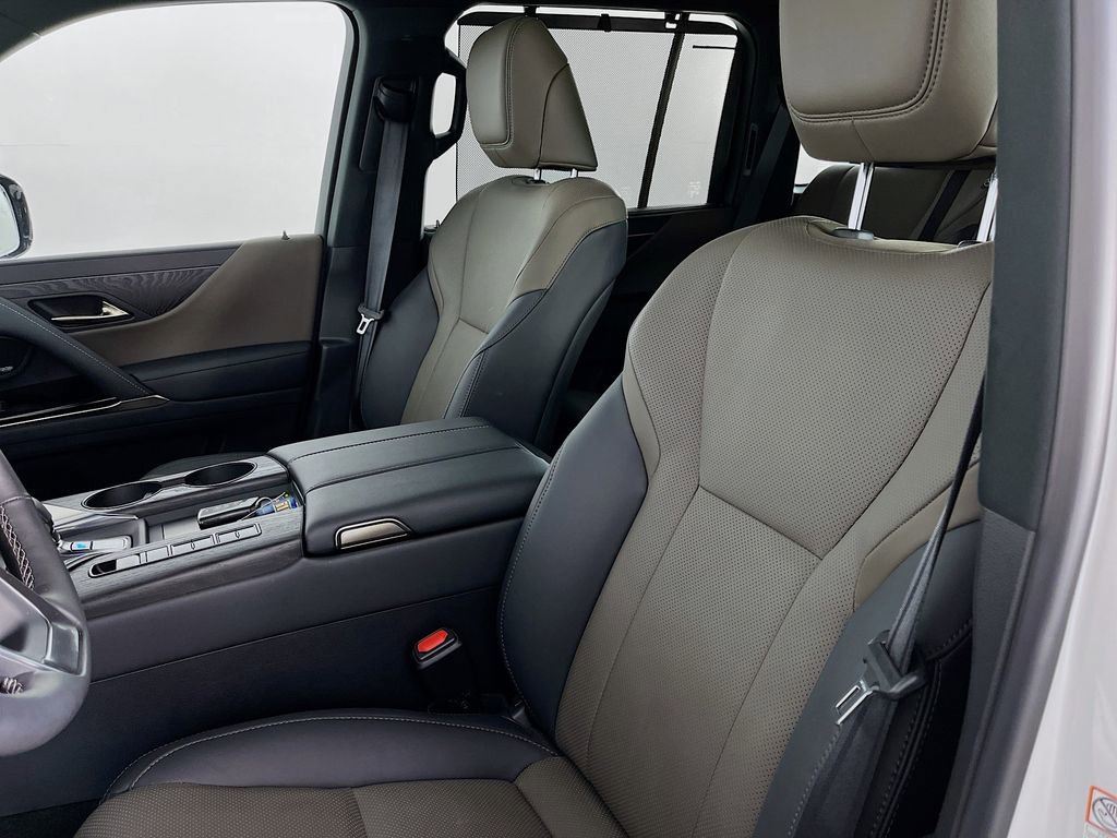 Used 2025 Lexus LX 700h Overtrail image 31