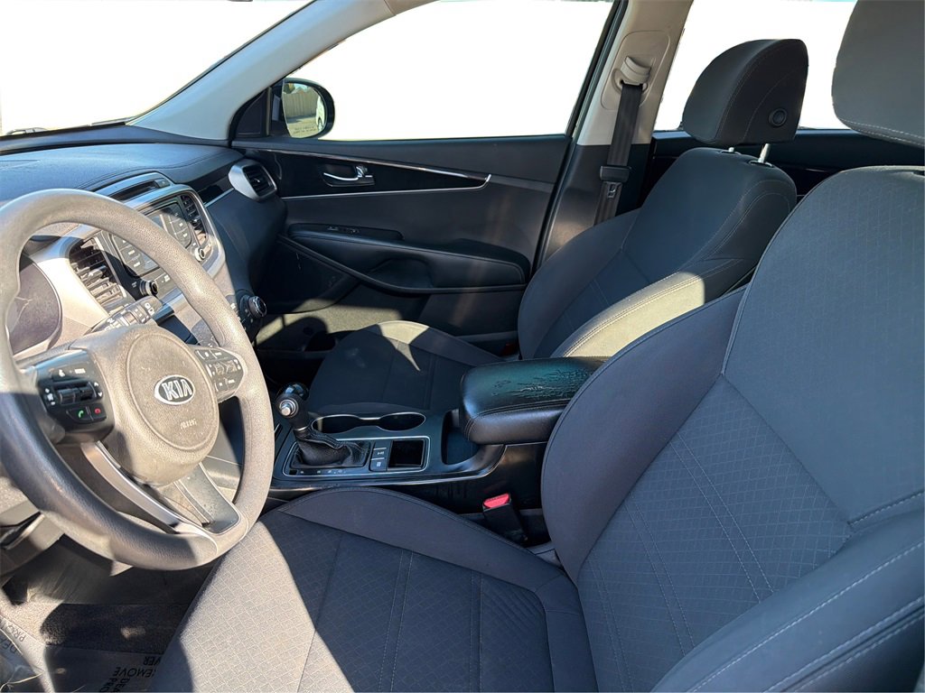 Used 2017 Kia Sorento LX image 9