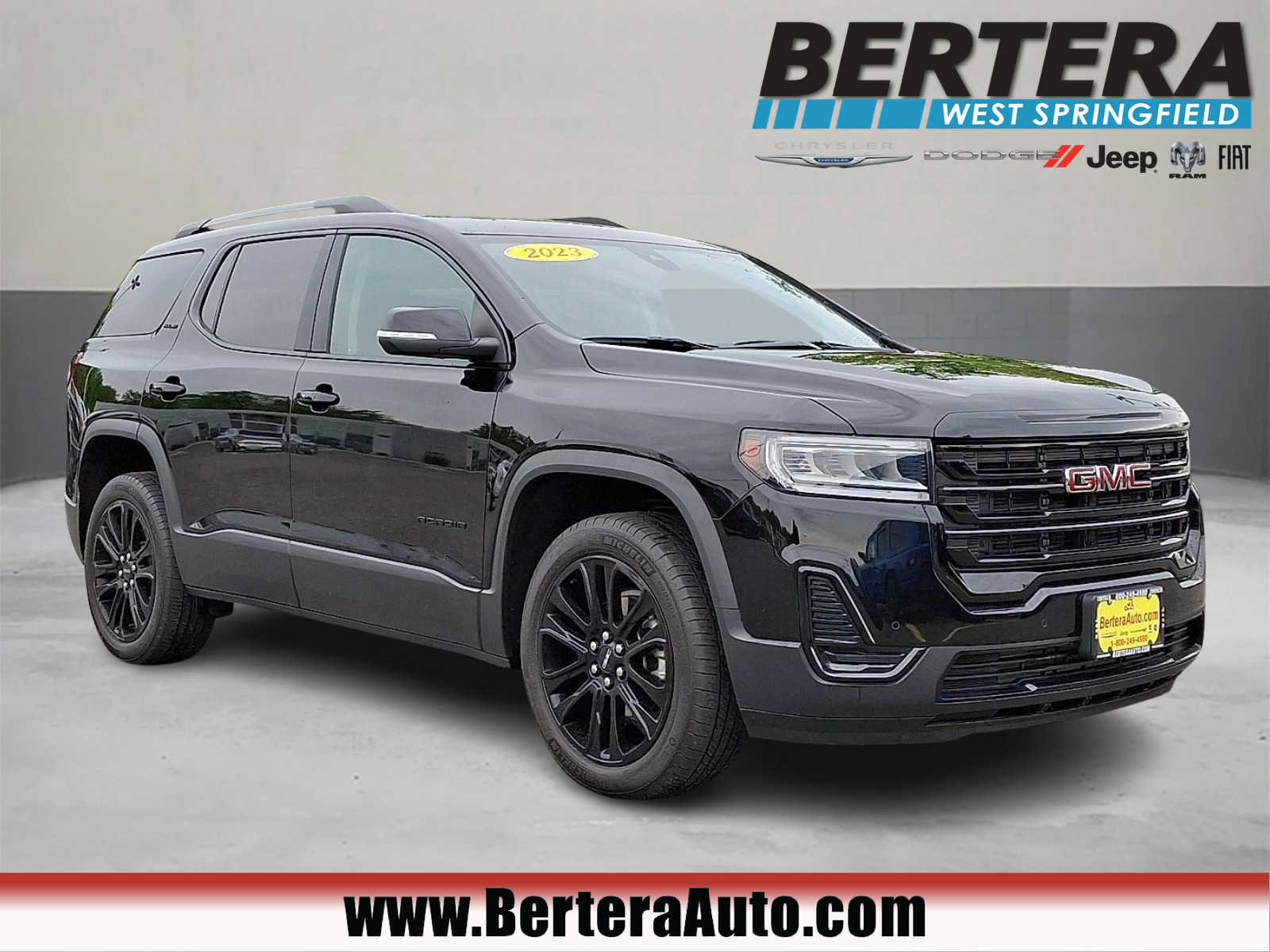 Used 2023 GMC Acadia SLE w/ Driver Convenience Package AWD/4WD image 1