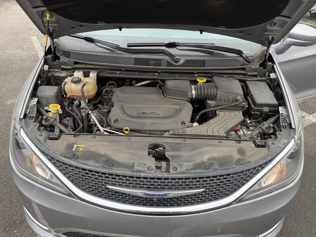 Used 2020 Chrysler Pacifica Touring-L Plus w/ Tire & Wheel Group image 26