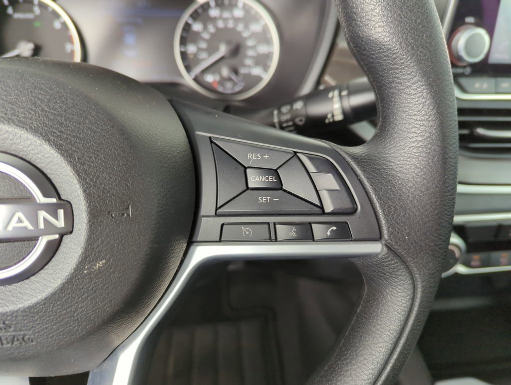 Used 2025 Nissan Altima 2.5 SV image 23