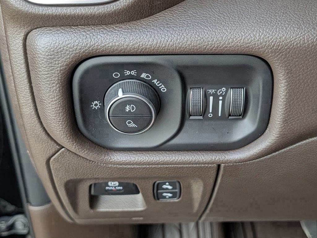 Used 2025 RAM 1500 Laramie w/ Laramie Southwest Edition AWD/4WD image 41