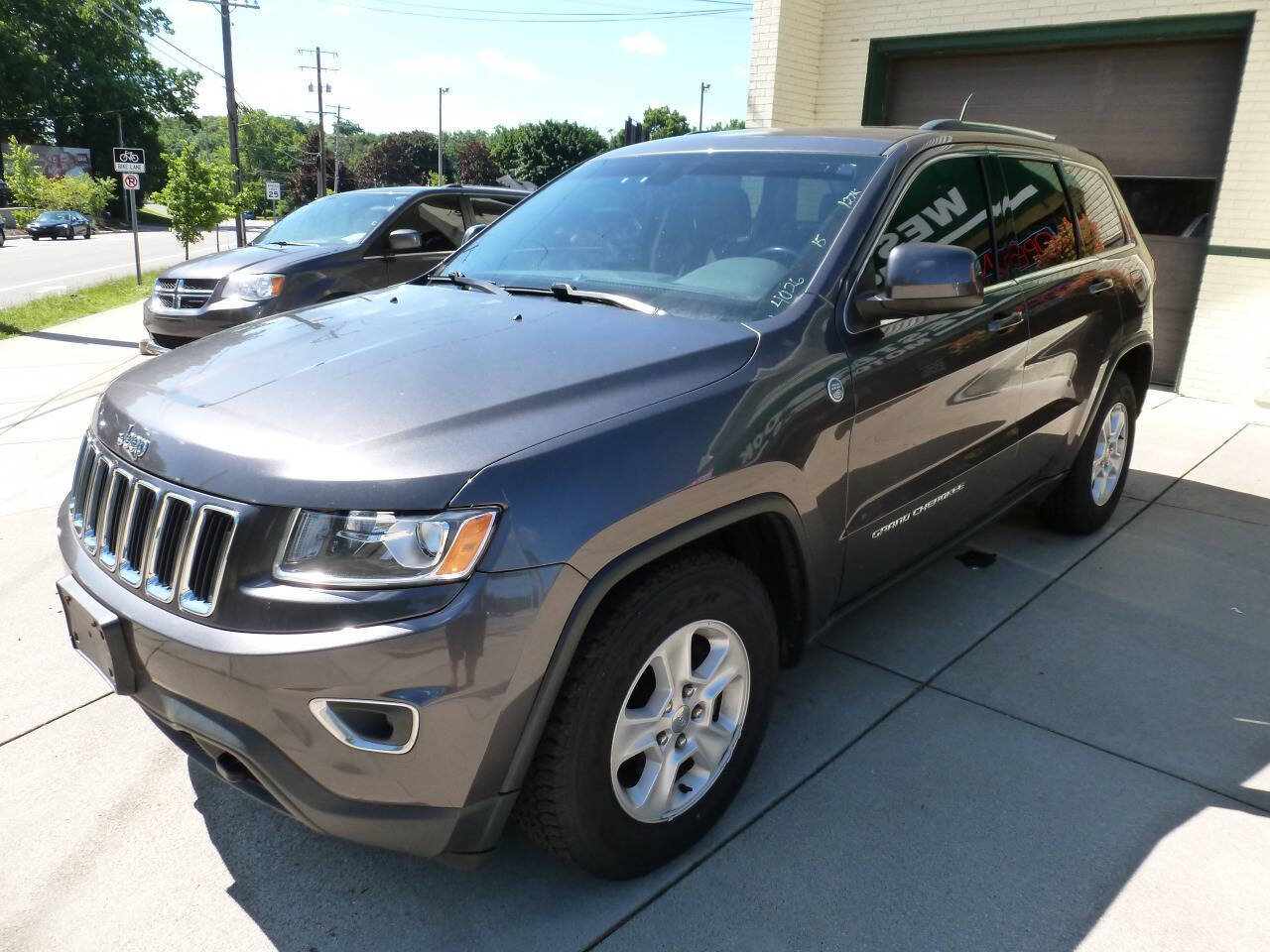 Used 2015 Jeep Grand Cherokee Laredo w/ Quick Order Package 23E AWD/4WD image 4