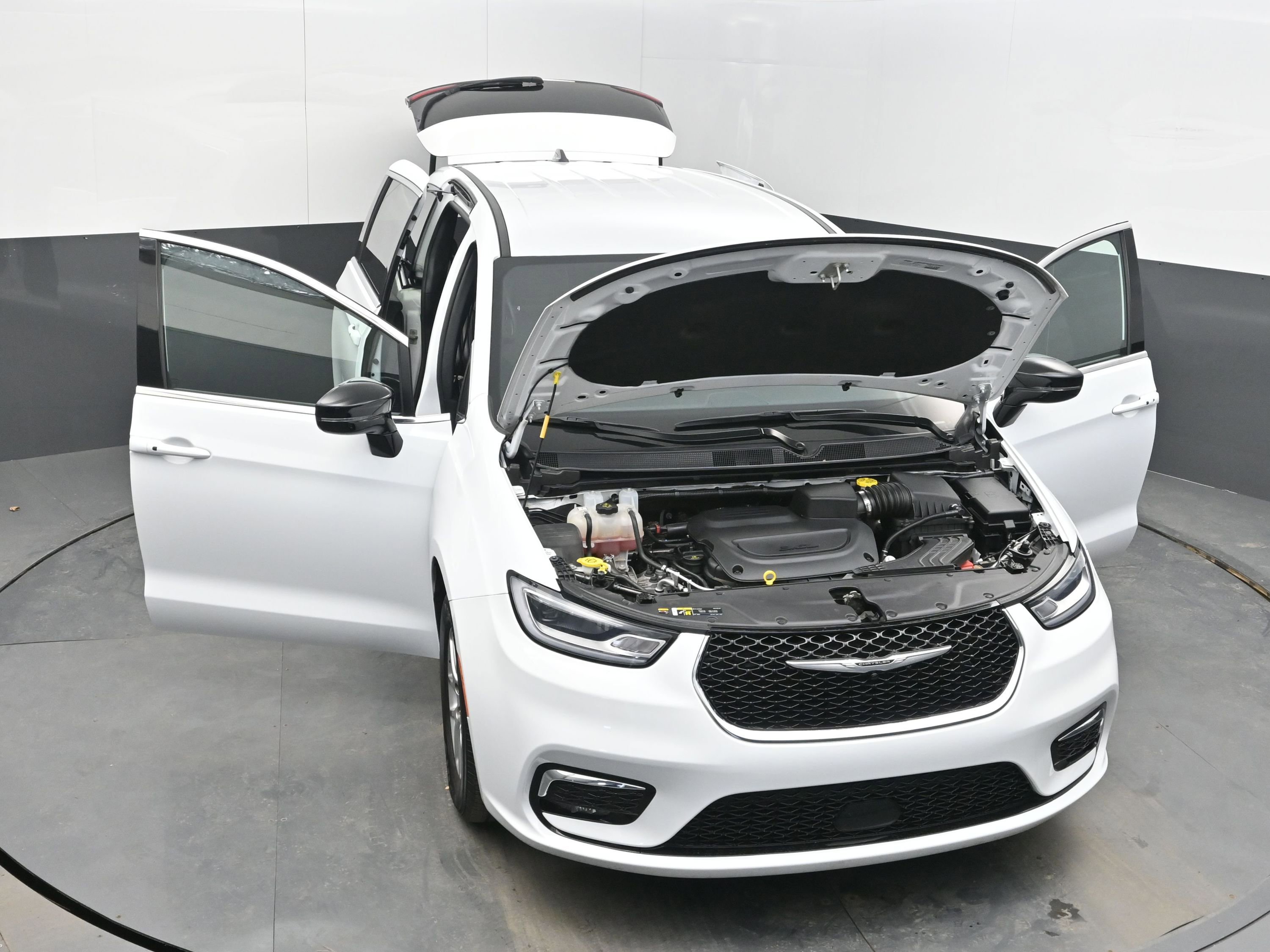 Used 2025 Chrysler Pacifica Select image 35