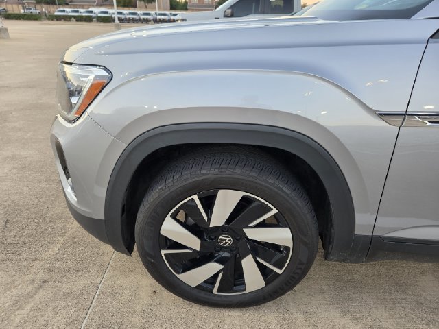Used 2024 Volkswagen Atlas Cross Sport SE w/ Panoramic Sunroof Package FWD image 7