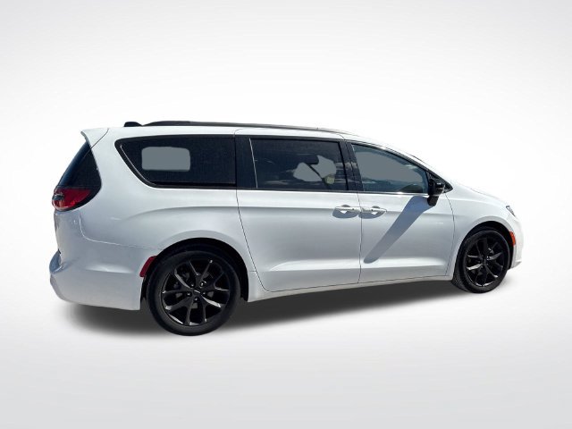 Used 2025 Chrysler Pacifica Limited FWD image 7