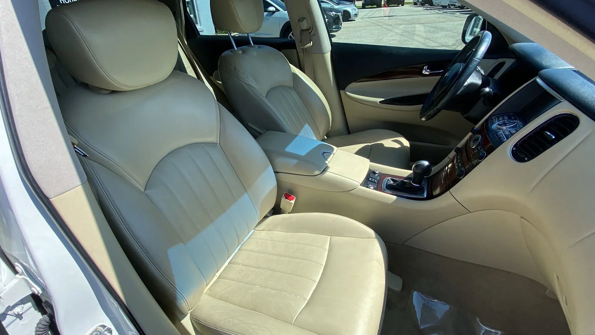 Used 2017 INFINITI QX50 2WD w/ Premium Plus Package image 7