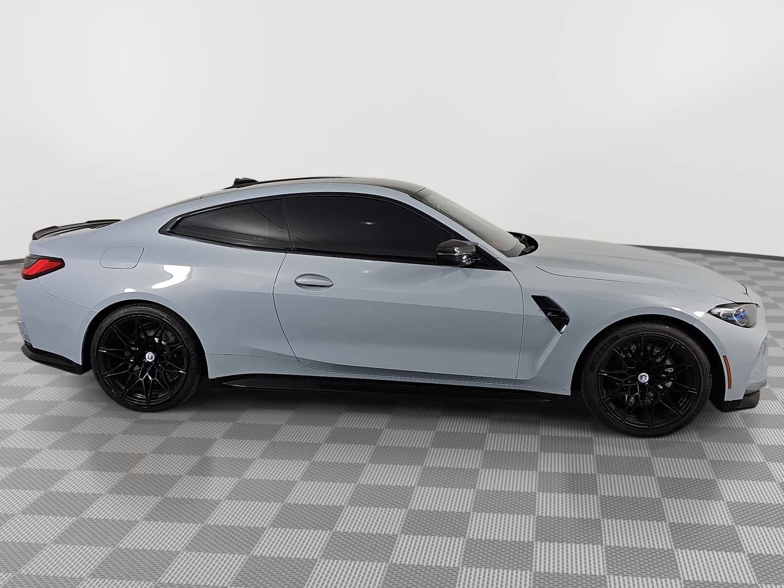 Used 2022 BMW M4 Competition w/ M Carbon Exterior Package RWD image 9