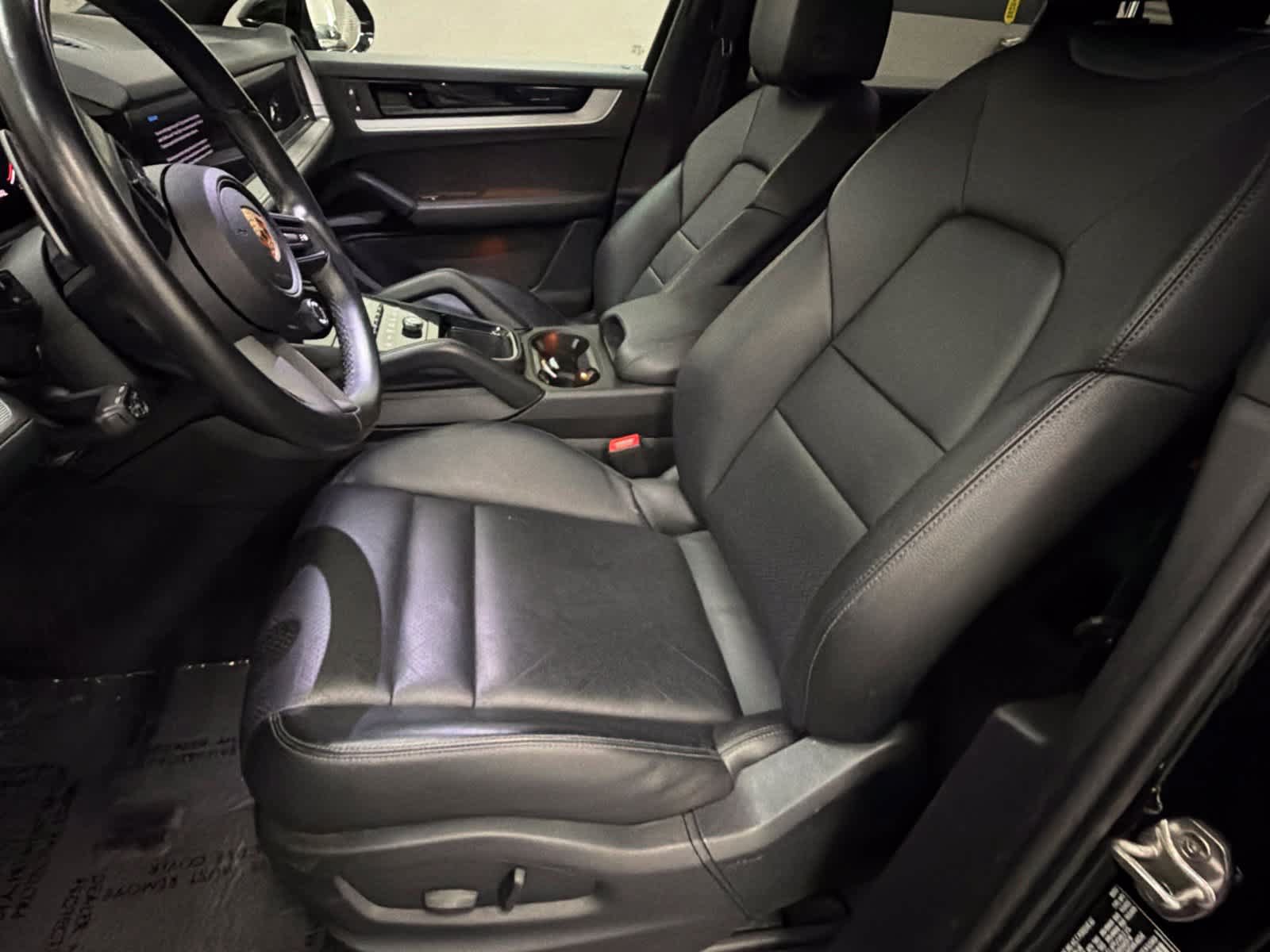 Used 2024 Porsche Cayenne AWD/4WD image 25