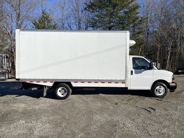 Used 2024 Chevrolet Express 3500 w/ Power Convenience Package RWD image 5