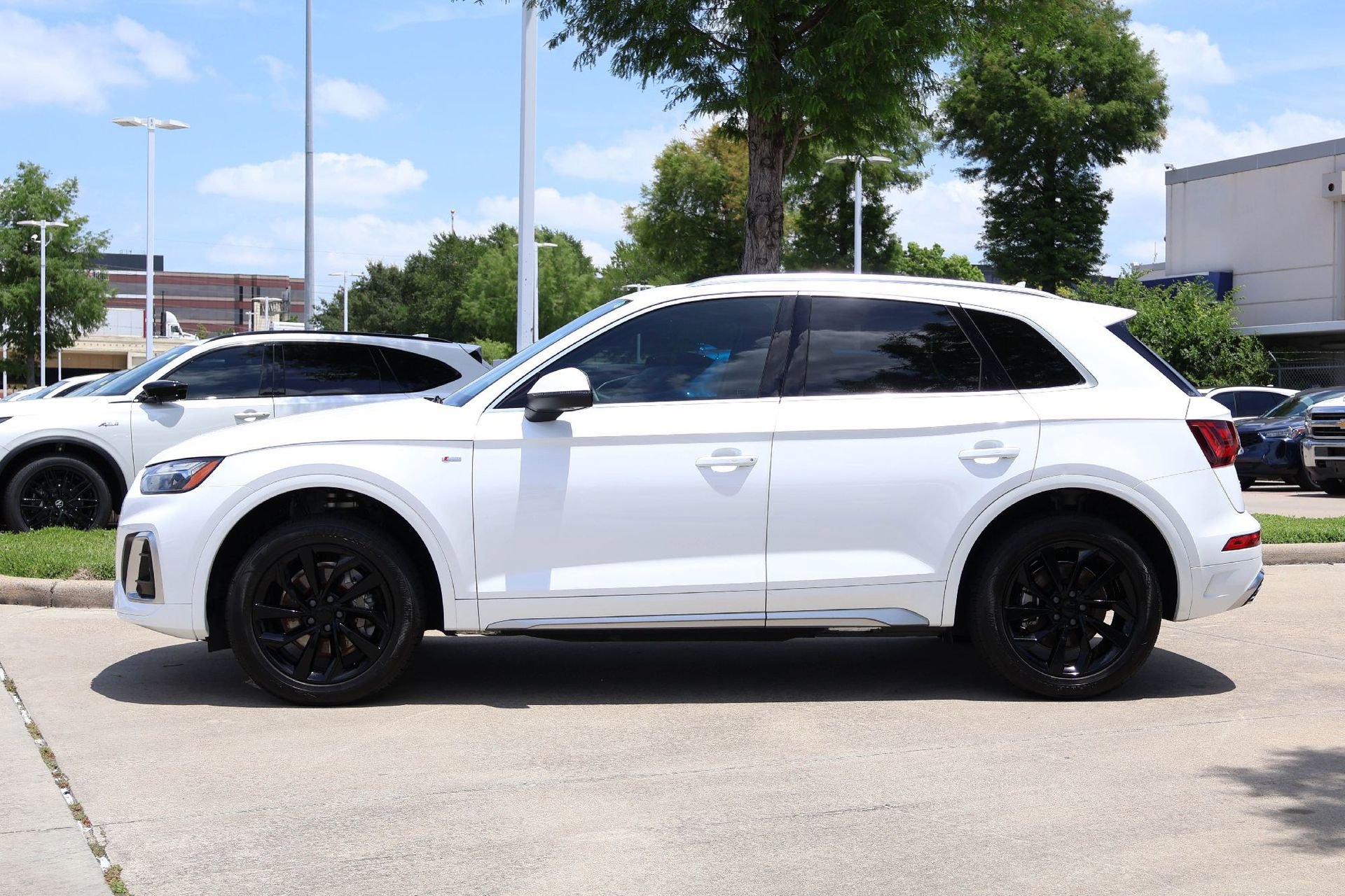 Used 2023 Audi Q5 2.0T Premium Plus w/ Premium Plus Package AWD/4WD image 3