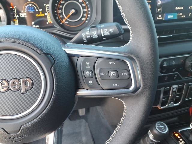 Used 2025 Jeep Wrangler Unlimited Sahara AWD/4WD image 25