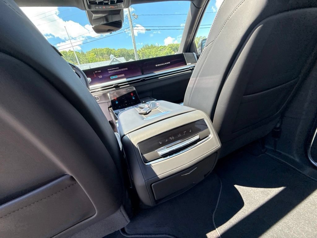 Used 2026 Cadillac Escalade Luxury AWD/4WD image 41