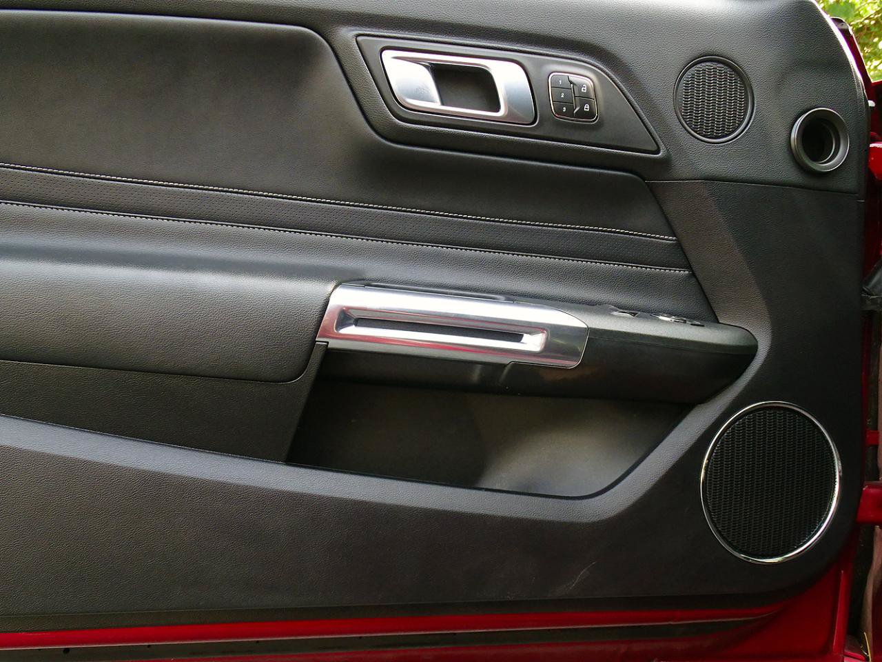 Used 2019 Ford Mustang GT Premium w/ Equipment Group 401A RWD image 35