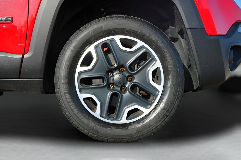 Used 2015 Jeep Renegade Trailhawk AWD/4WD image 9