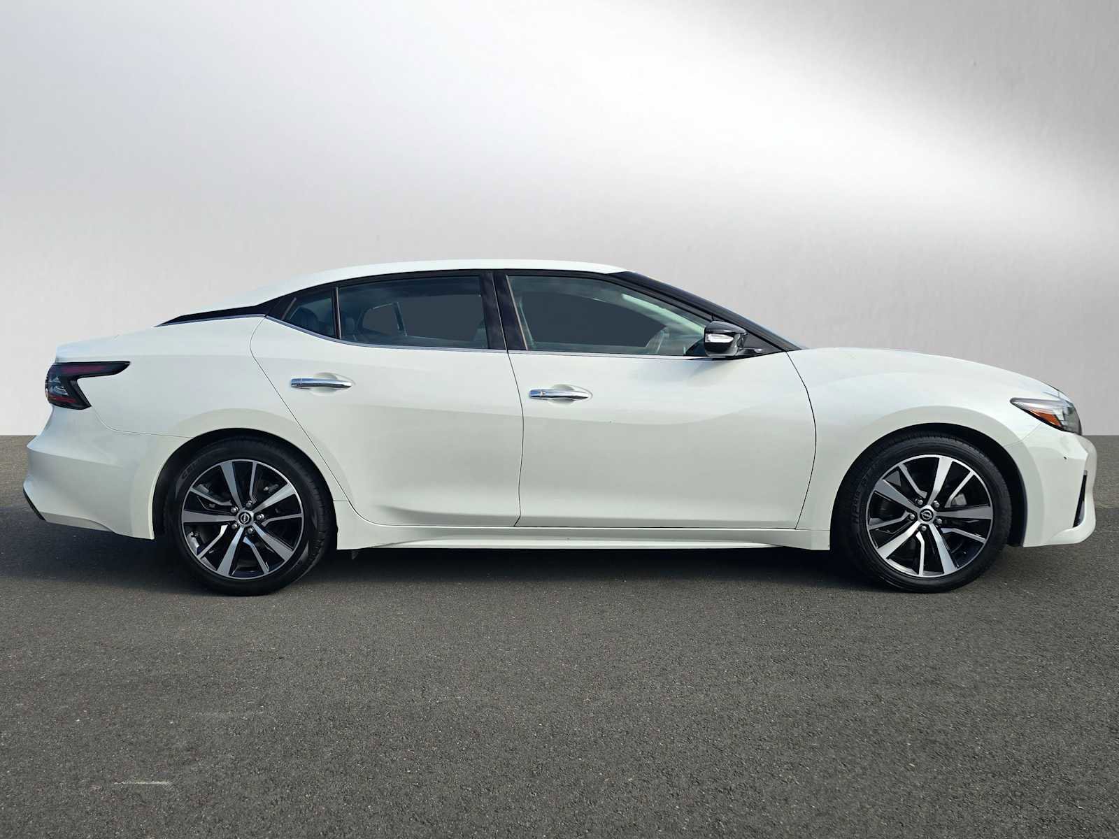 Used 2023 Nissan Maxima SV w/ Floor Mat Group image 2