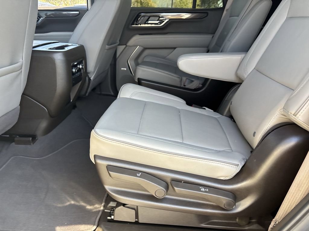 Used 2025 GMC Yukon Elevation image 25
