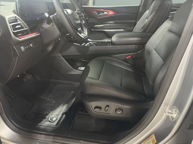 Used 2026 Chevrolet Traverse Z71 w/ LPO, Floor Liner Package AWD/4WD image 7