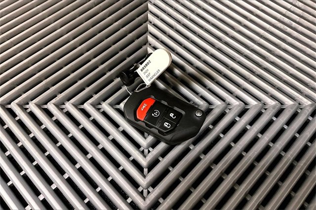 Used 2020 Jeep Wrangler Unlimited Sahara image 9