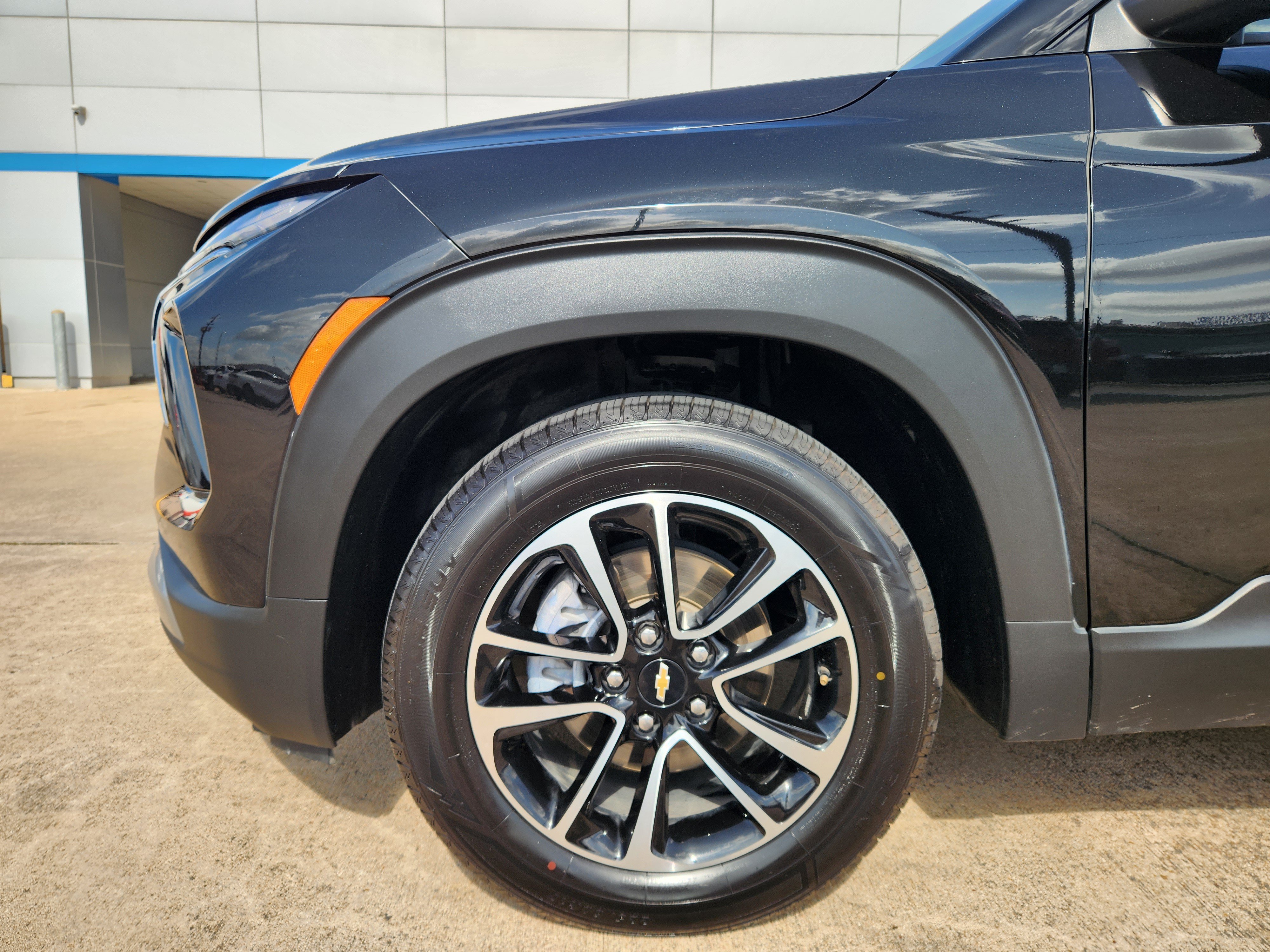 Used 2025 Chevrolet TrailBlazer LT FWD image 9