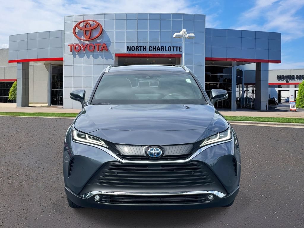 Used 2024 Toyota Venza XLE AWD/4WD image 3
