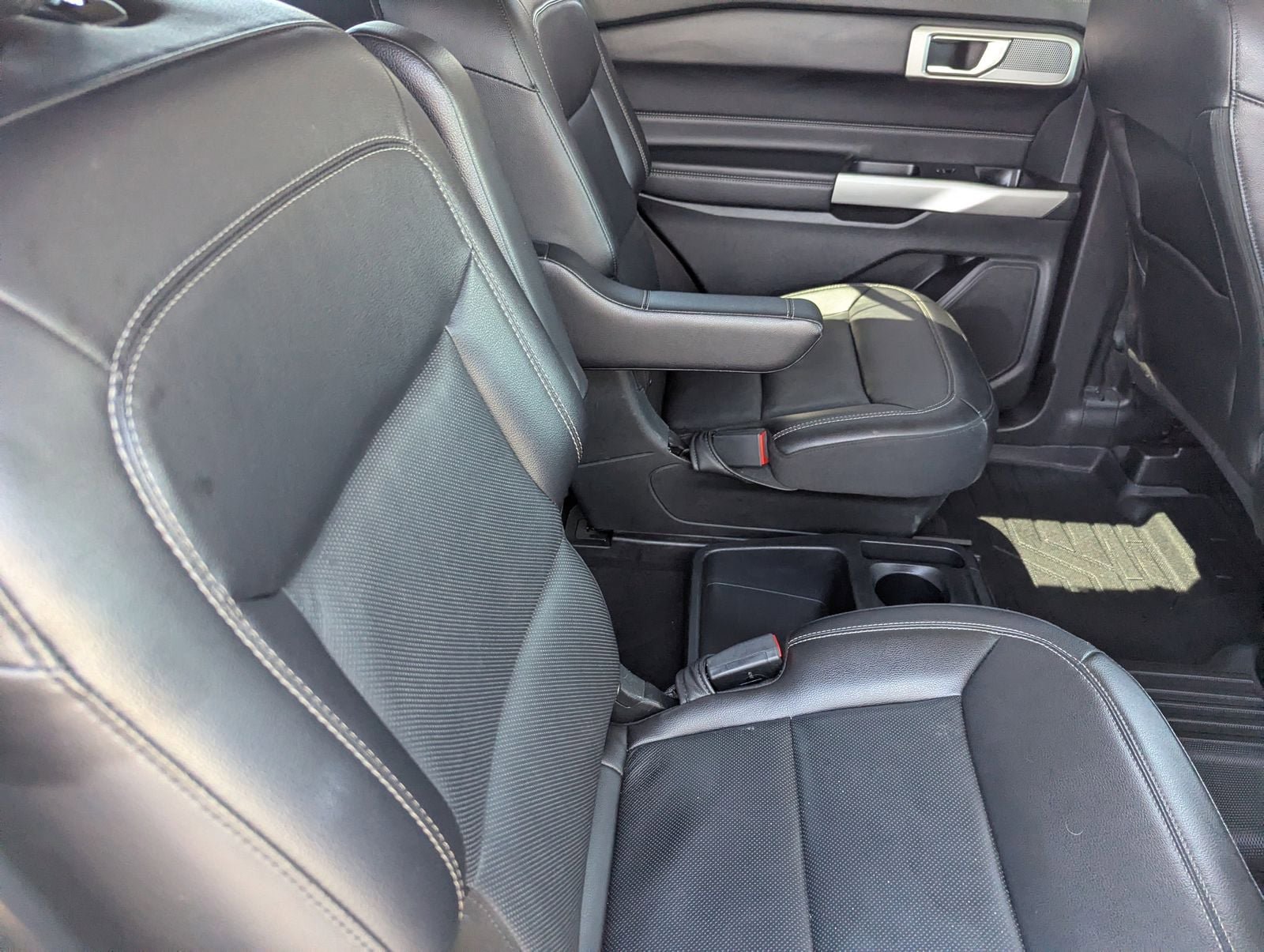 Used 2021 Ford Explorer Limited w/ Equipment Group 301A AWD/4WD image 13