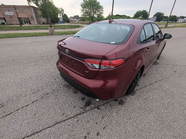 Used 2025 Toyota Corolla LE w/ Convenience Package FWD image 5