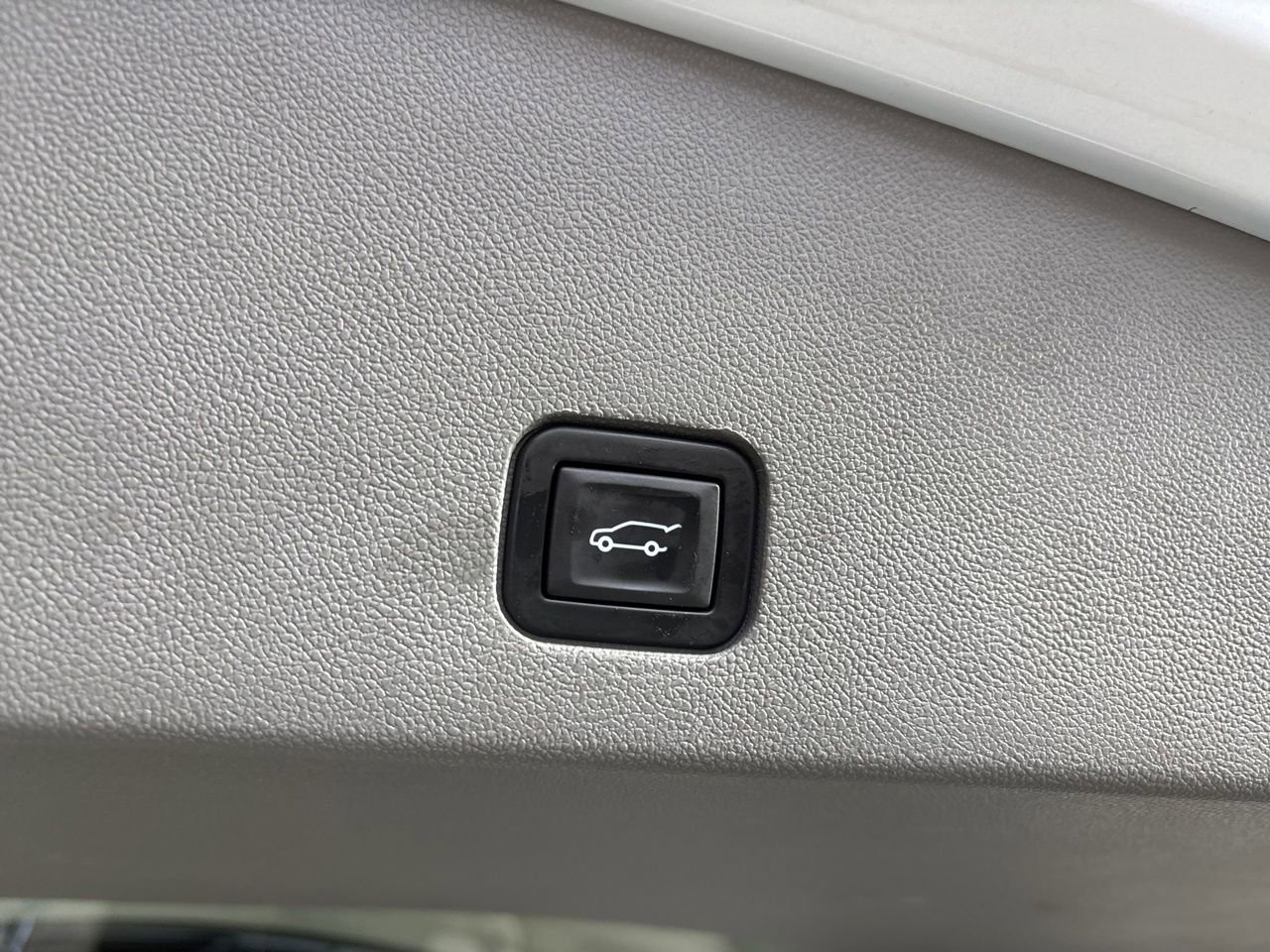 Used 2023 Cadillac XT6 Premium Luxury w/ Technology Package image 26