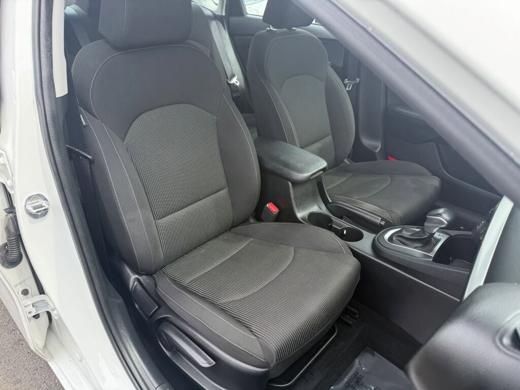 Used 2020 Kia Forte LXS FWD image 28
