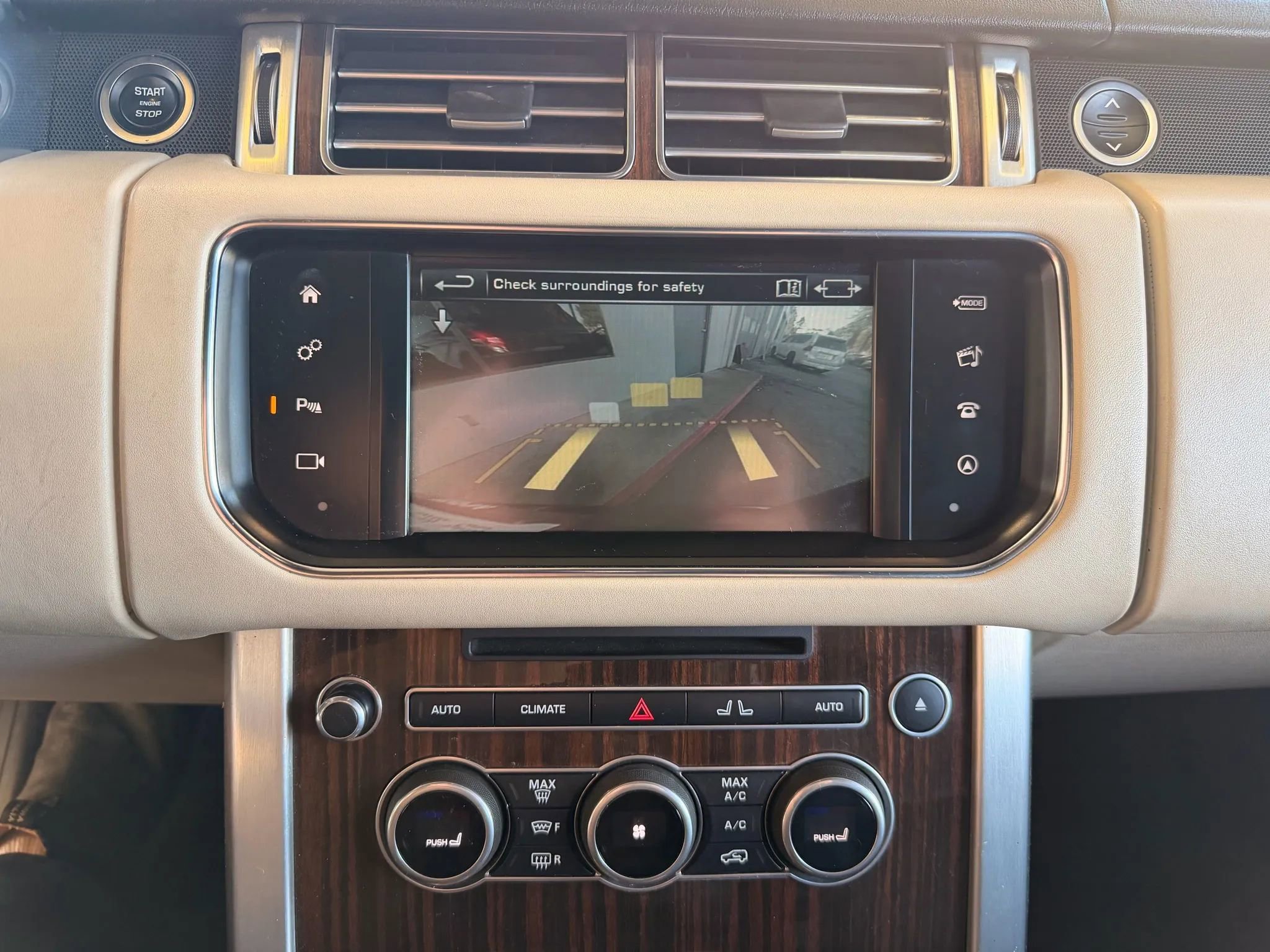 Used 2016 Land Rover Range Rover Supercharged image 22