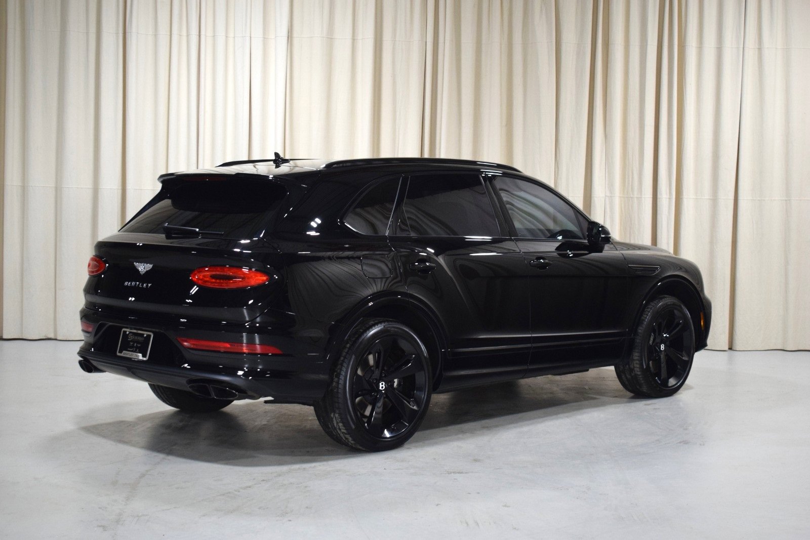 Used 2023 Bentley Bentayga image 3