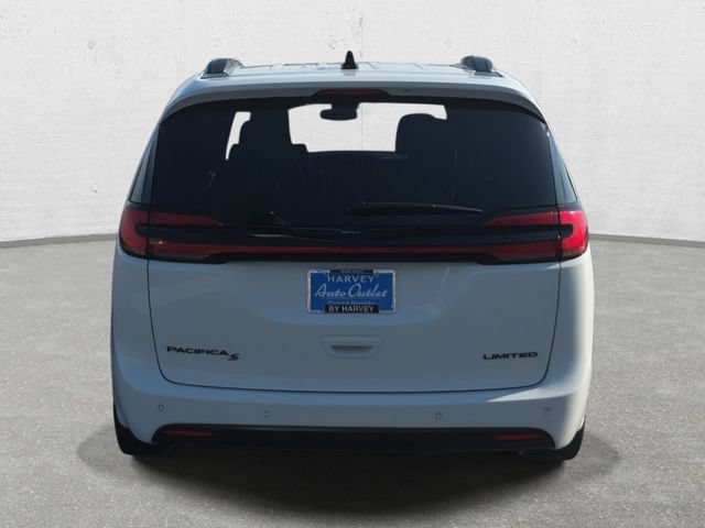 Used 2025 Chrysler Pacifica Limited FWD image 6
