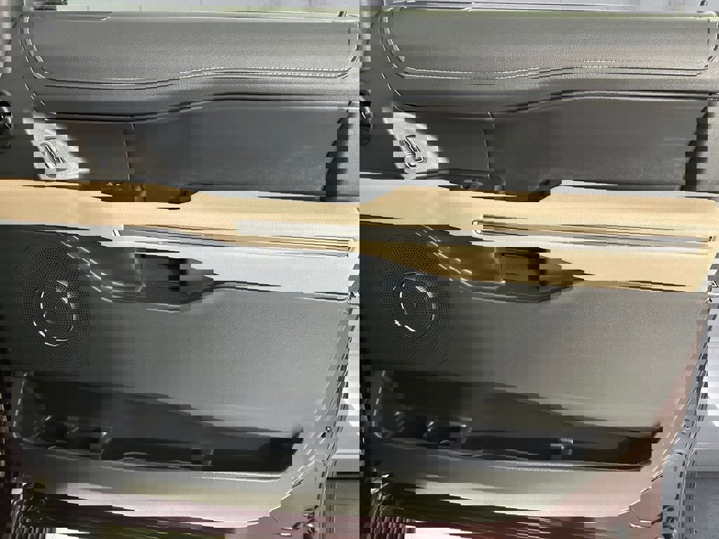 Used 2023 Ford Expedition Max XLT image 15