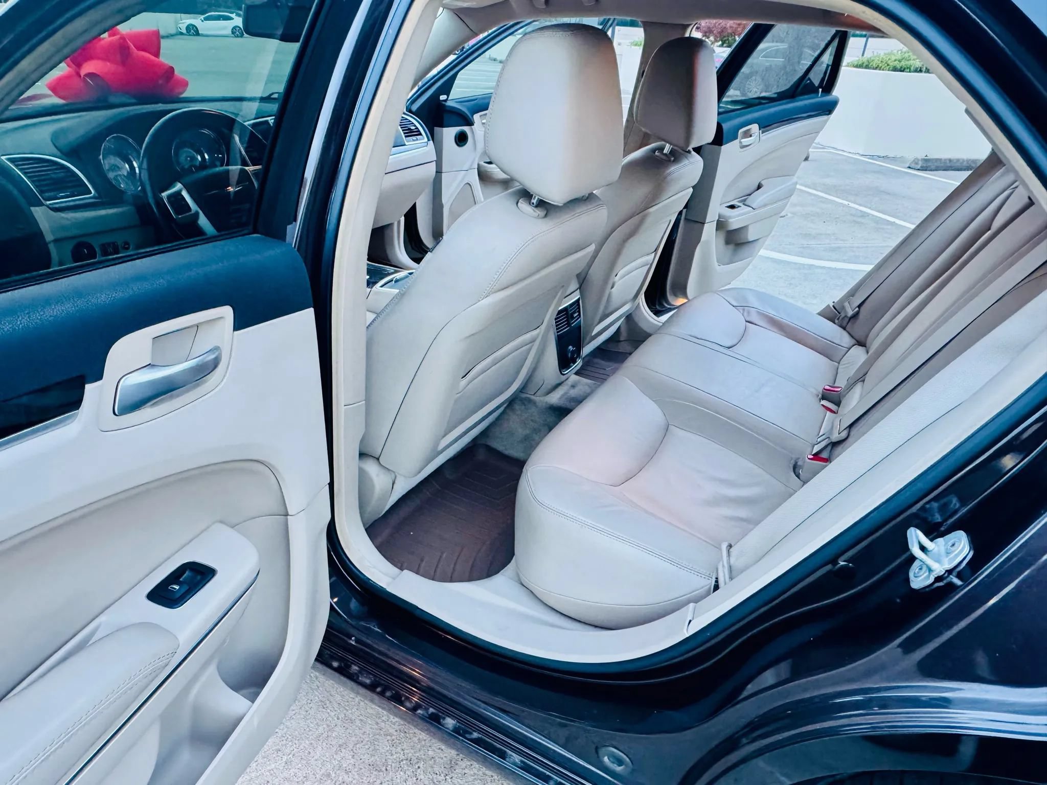 Used 2012 Chrysler 300 Limited RWD image 25