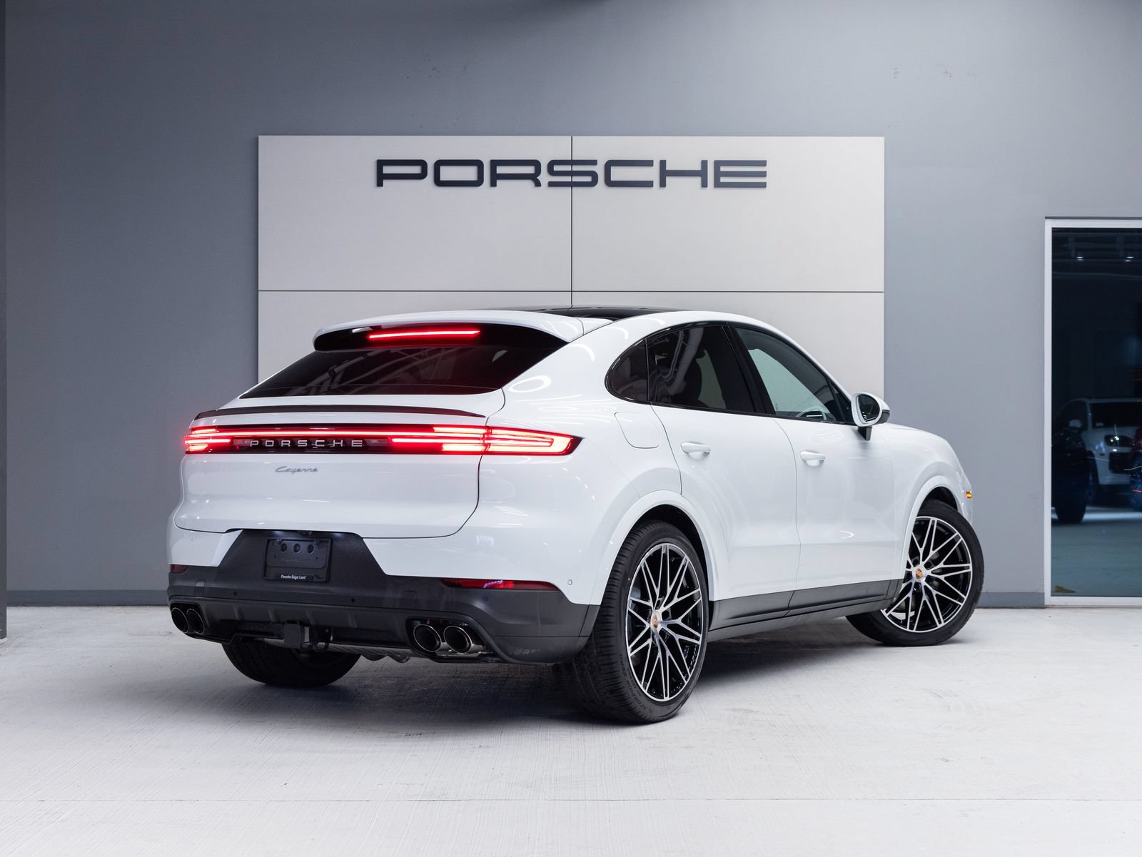 New 2026 Porsche Cayenne Coupe AWD/4WD image 7