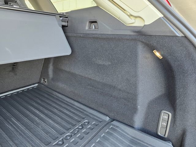 Used 2025 Volvo XC60 T8 Ultra w/ Protection Package Premier image 47