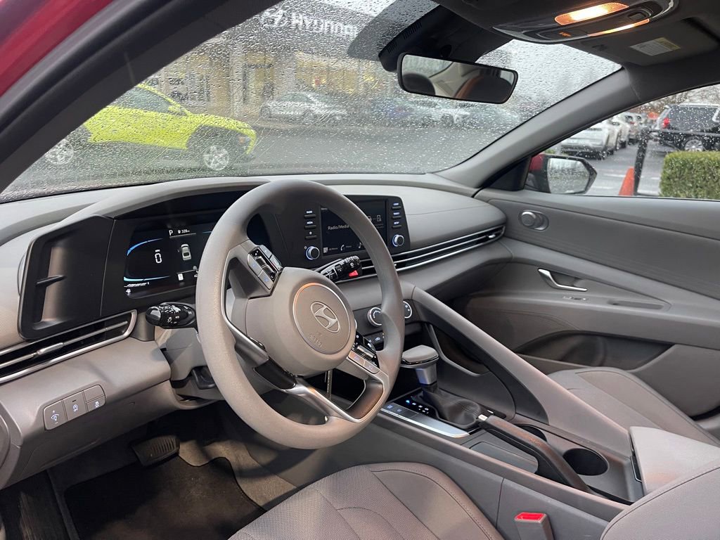 Certified 2025 Hyundai Elantra SE image 5